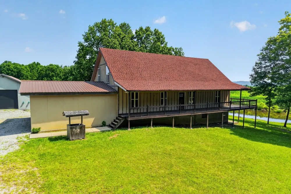 936 Stage Coach Road Palmer, TN 37365