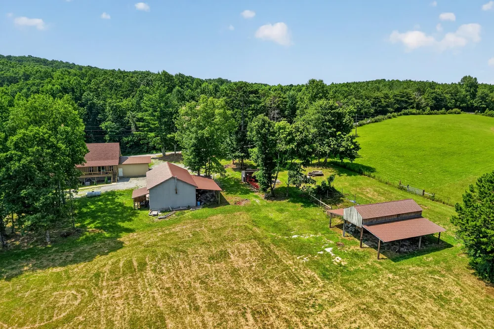 936 Stage Coach Road Palmer, TN 37365