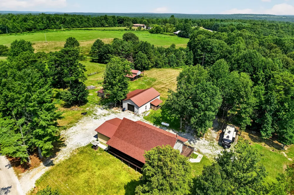 936 Stage Coach Road Palmer, TN 37365