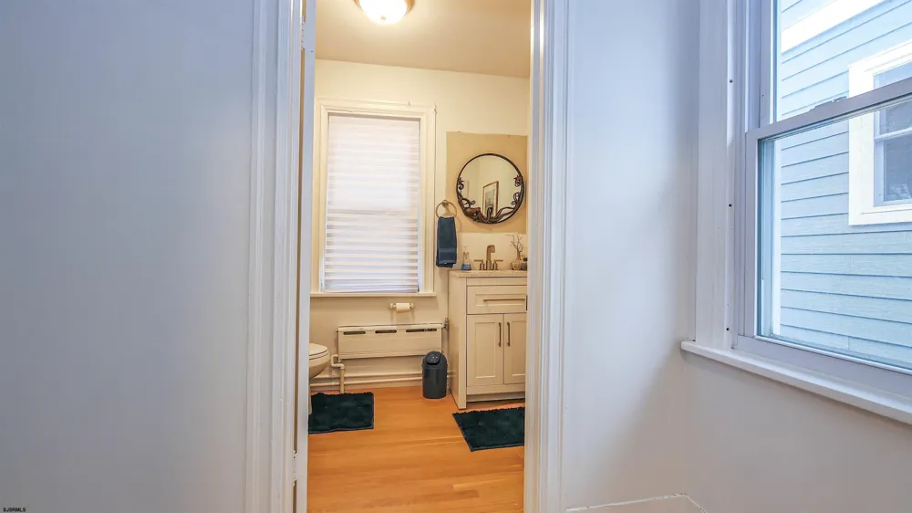 21 S Vassar Sq Ventnor, NJ 08406