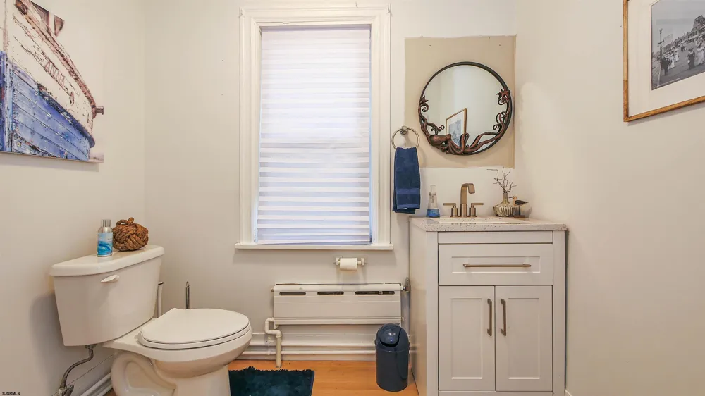 21 S Vassar Sq Ventnor, NJ 08406
