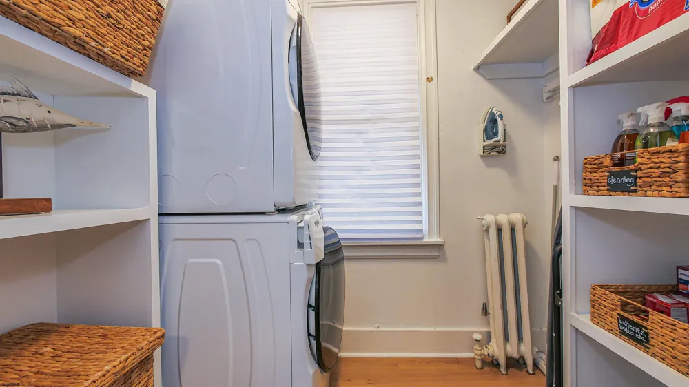 21 S Vassar Sq Ventnor, NJ 08406