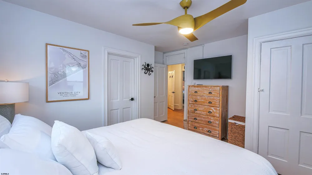 21 S Vassar Sq Ventnor, NJ 08406