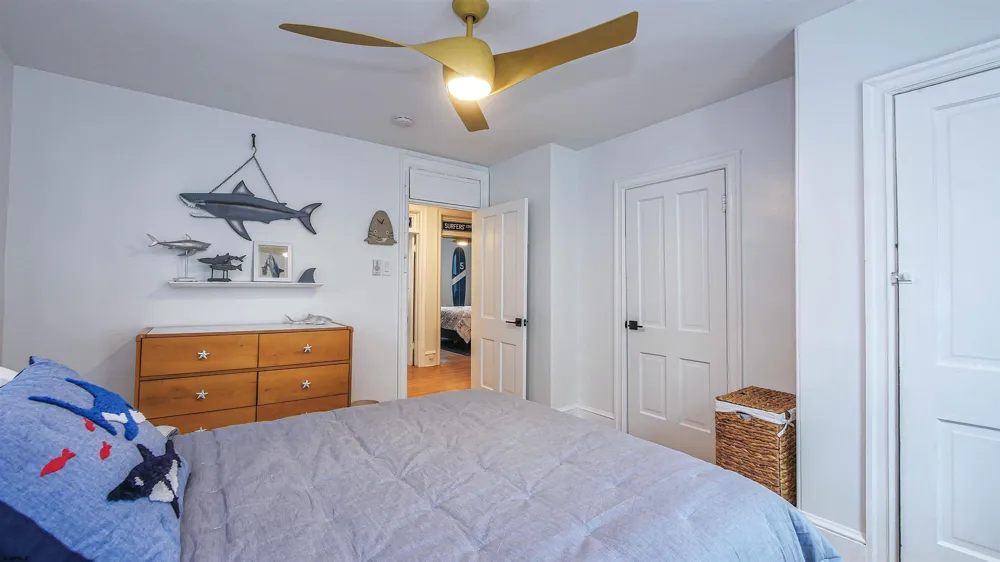21 S Vassar Sq Ventnor, NJ 08406