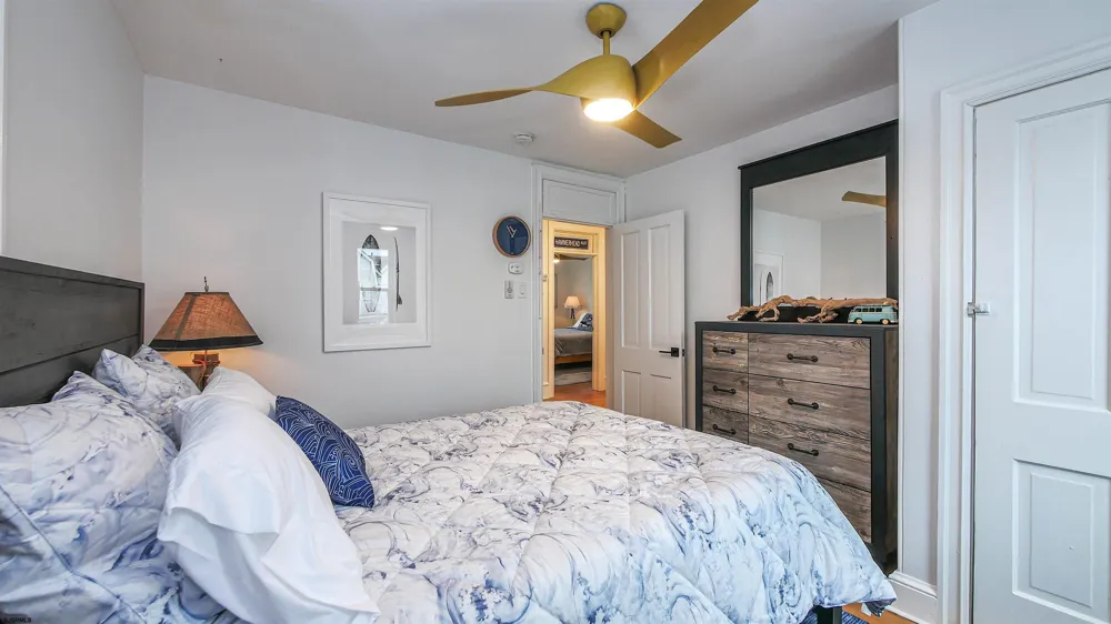 21 S Vassar Sq Ventnor, NJ 08406