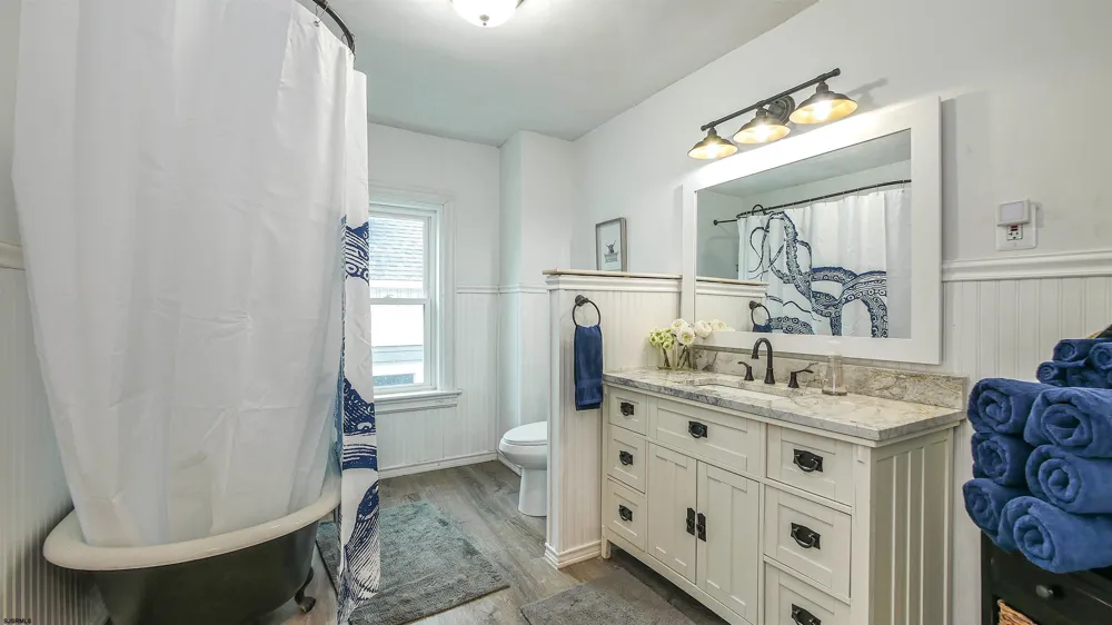 21 S Vassar Sq Ventnor, NJ 08406