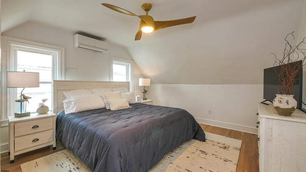 21 S Vassar Sq Ventnor, NJ 08406