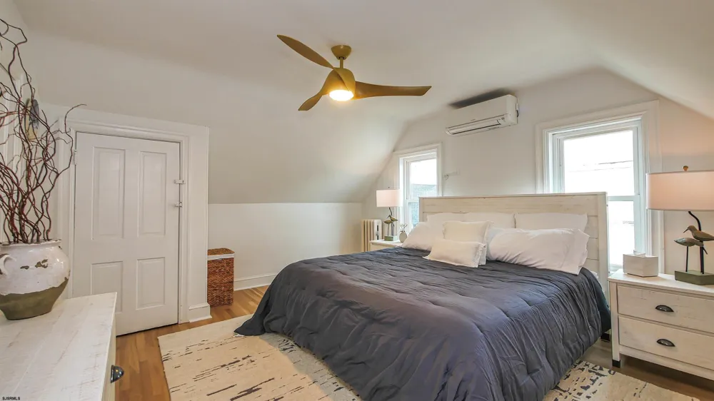 21 S Vassar Sq Ventnor, NJ 08406