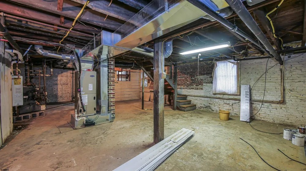 21 S Vassar Sq Ventnor, NJ 08406