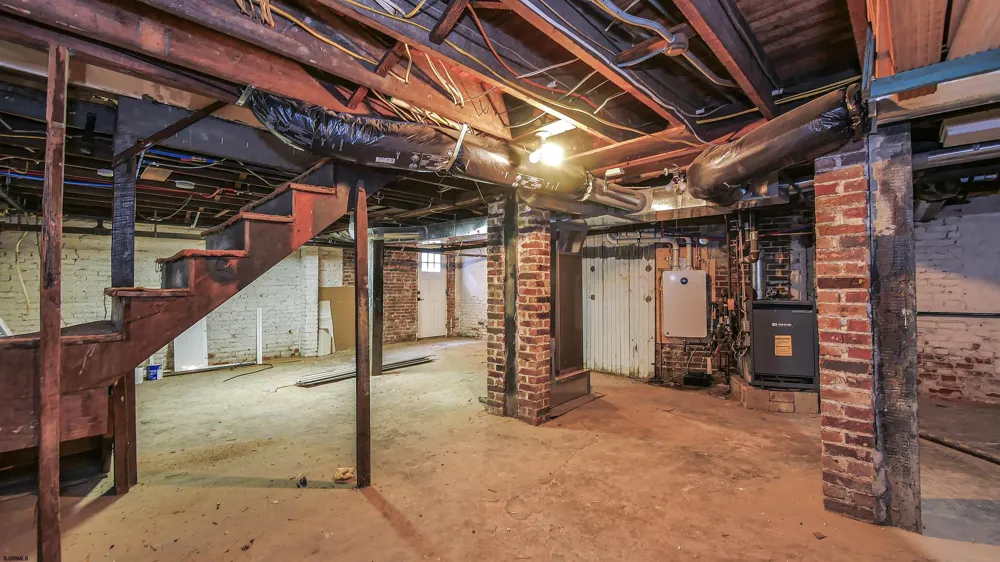 21 S Vassar Sq Ventnor, NJ 08406