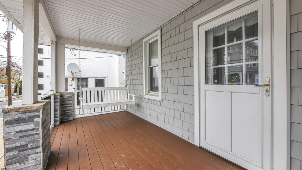 21 S Vassar Sq Ventnor, NJ 08406