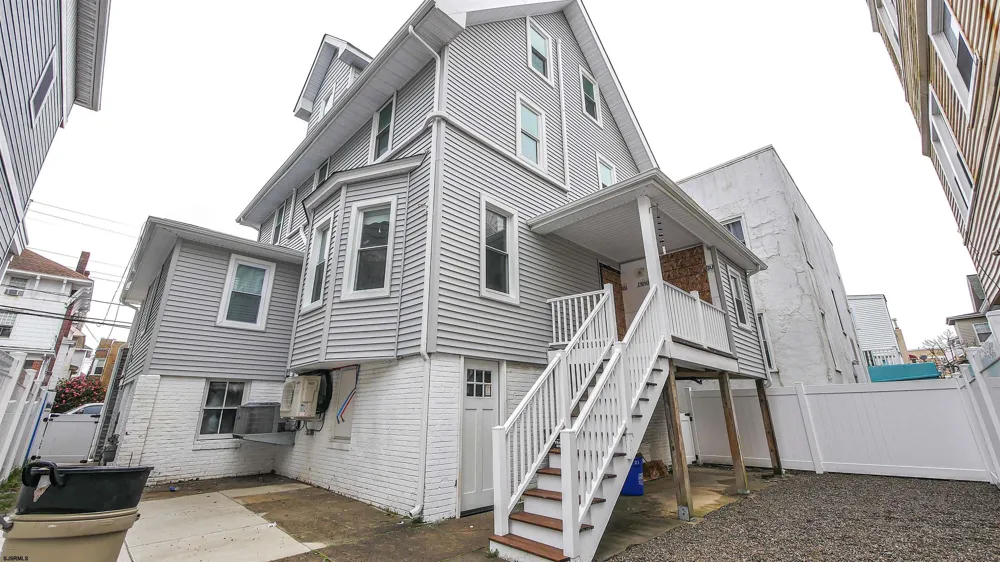 21 S Vassar Sq Ventnor, NJ 08406