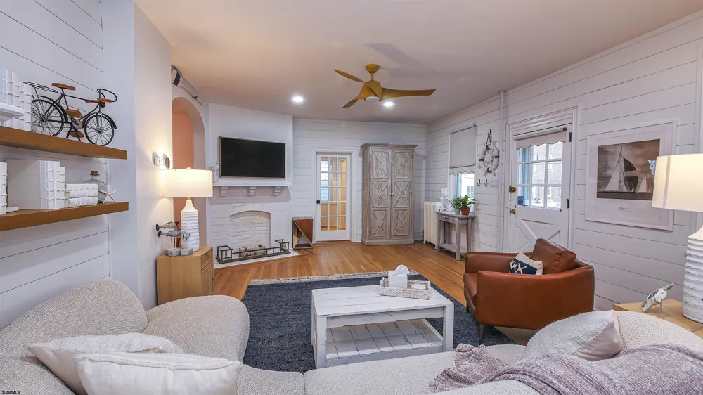 21 S Vassar Sq Ventnor, NJ 08406