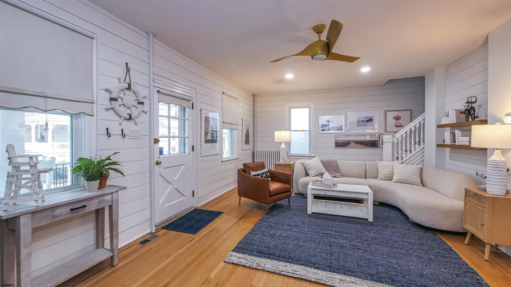 21 S Vassar Sq Ventnor, NJ 08406