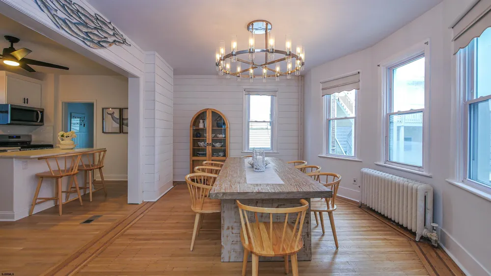 21 S Vassar Sq Ventnor, NJ 08406
