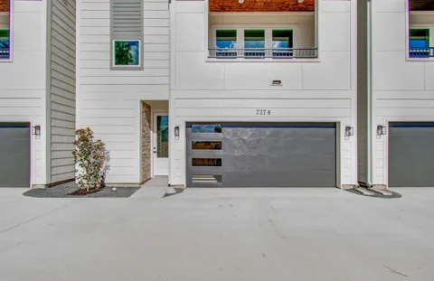 737 W 21st Street