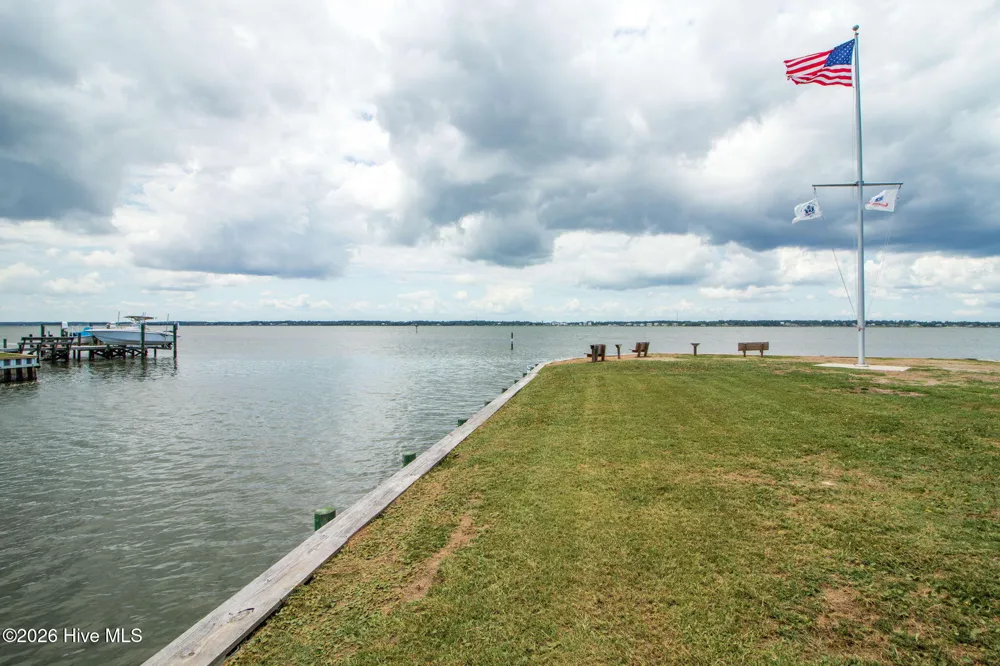 109 Oakleaf Drive Pine Knoll Shores, NC 28512