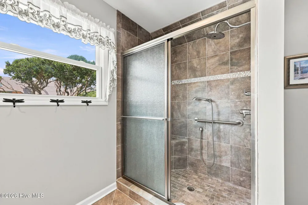 109 Oakleaf Drive Pine Knoll Shores, NC 28512