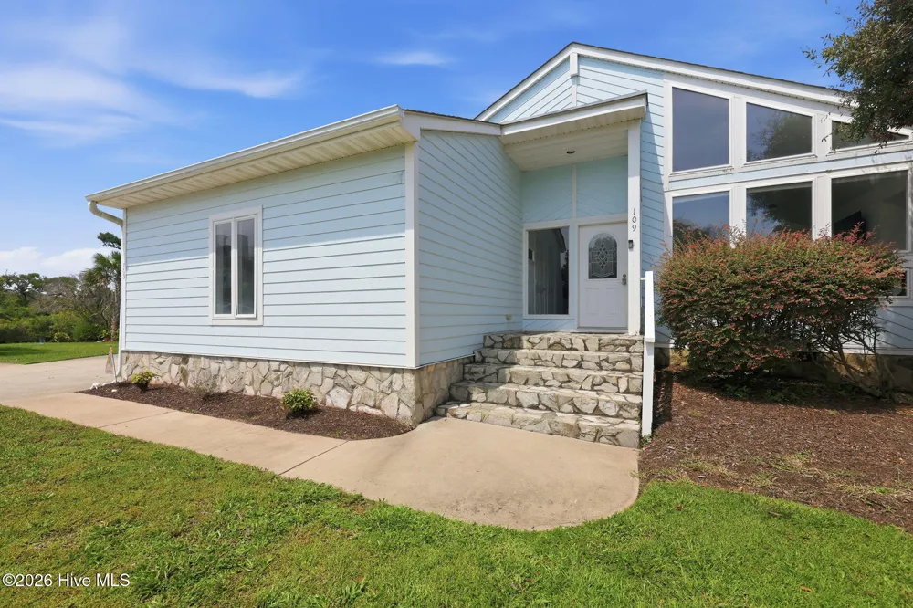 109 Oakleaf Drive Pine Knoll Shores, NC 28512