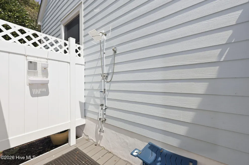 109 Oakleaf Drive Pine Knoll Shores, NC 28512