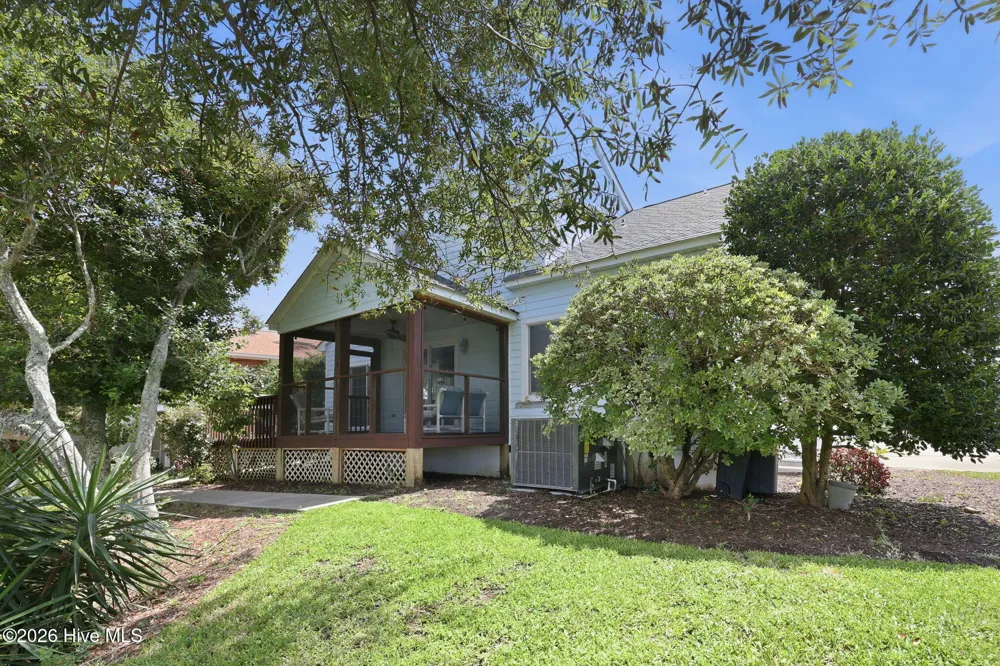 109 Oakleaf Drive Pine Knoll Shores, NC 28512