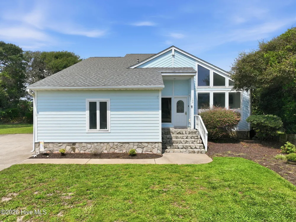 109 Oakleaf Drive Pine Knoll Shores, NC 28512