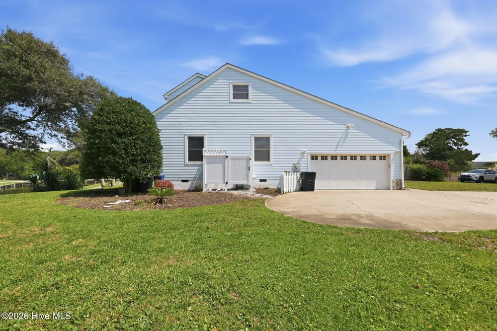 109 Oakleaf Drive Pine Knoll Shores, NC 28512