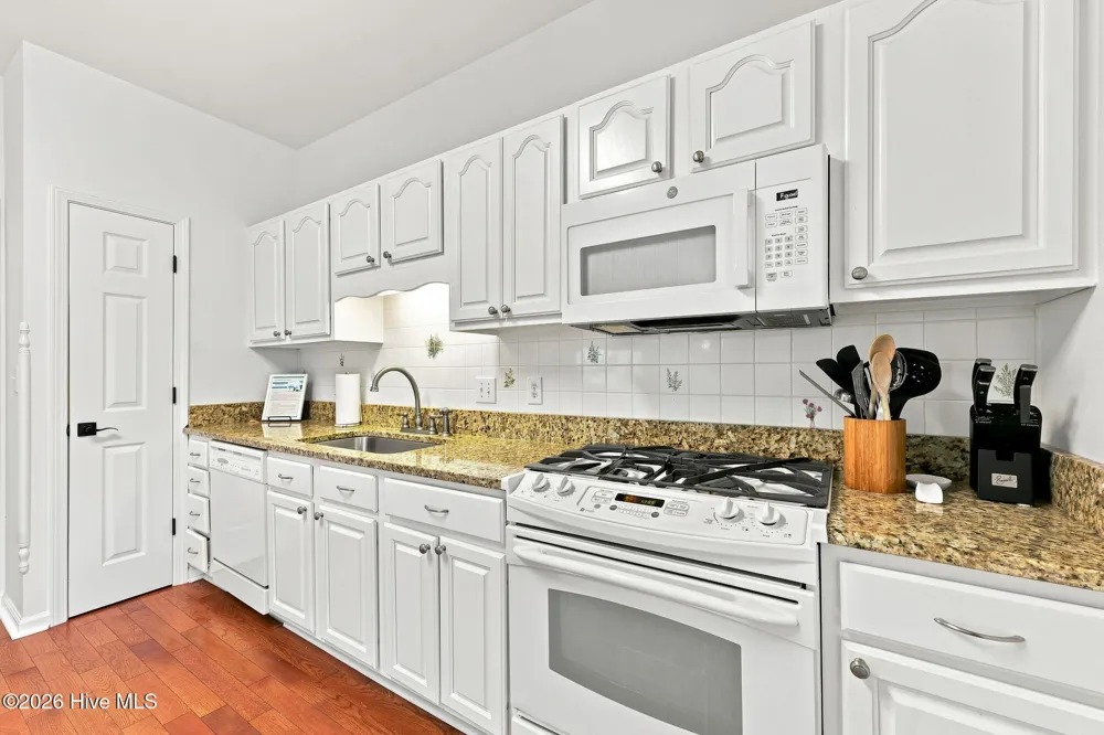 109 Oakleaf Drive Pine Knoll Shores, NC 28512