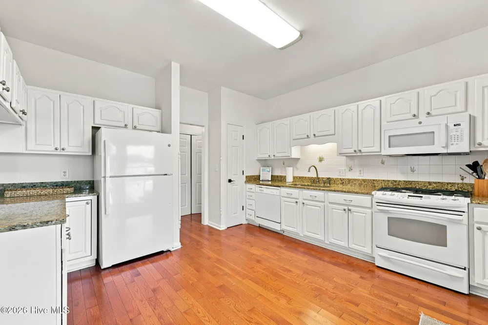 109 Oakleaf Drive Pine Knoll Shores, NC 28512