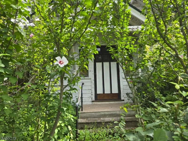 2 Hewlett Rd Montville, NJ 07082