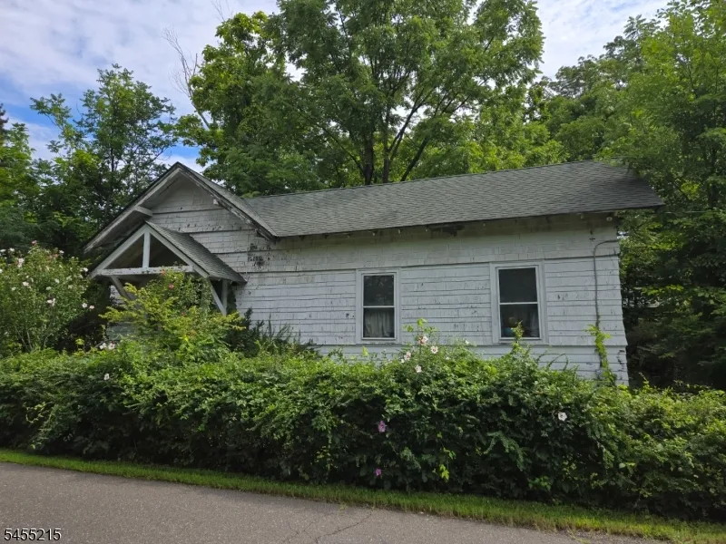 2 Hewlett Rd Montville, NJ 07082