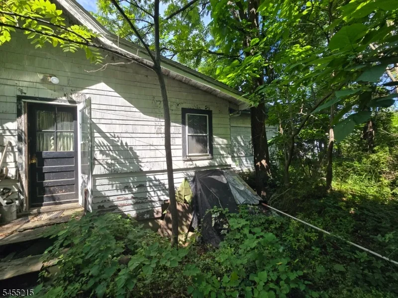 2 Hewlett Rd Montville, NJ 07082