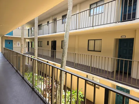 5190 LAS VERDES CIRCLE #209