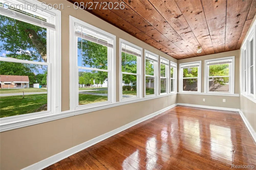 4697 Kingston Street Dearborn Heights City, MI 48125
