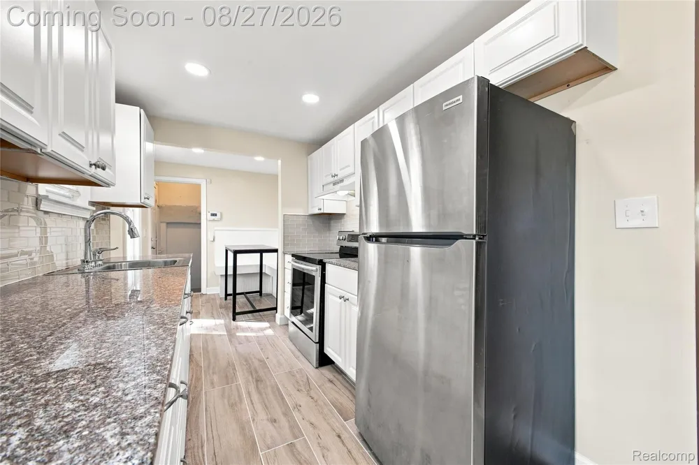 4697 Kingston Street Dearborn Heights City, MI 48125