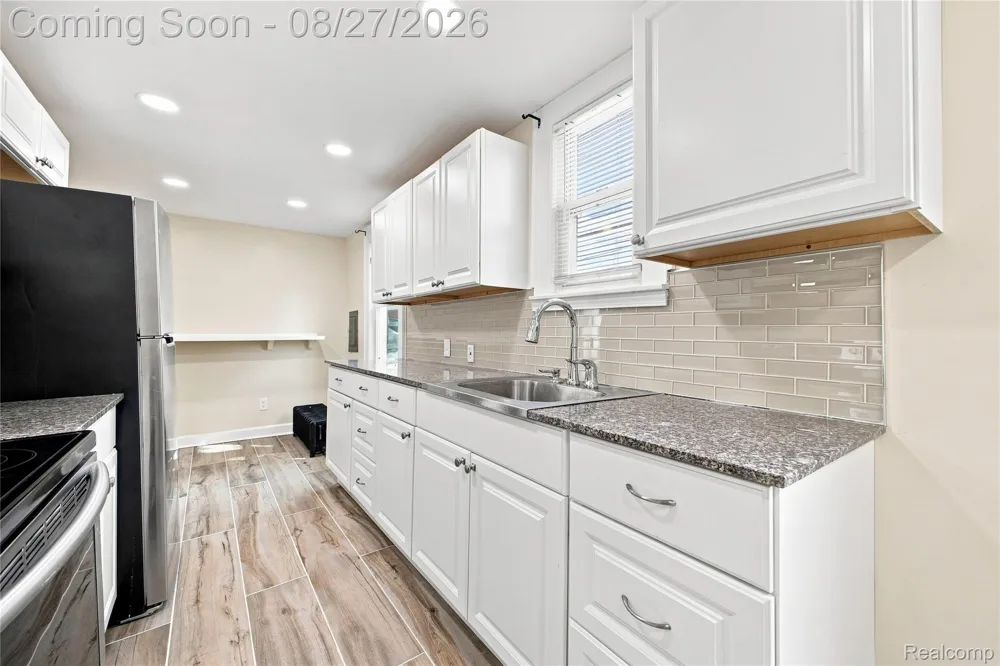 4697 Kingston Street Dearborn Heights City, MI 48125