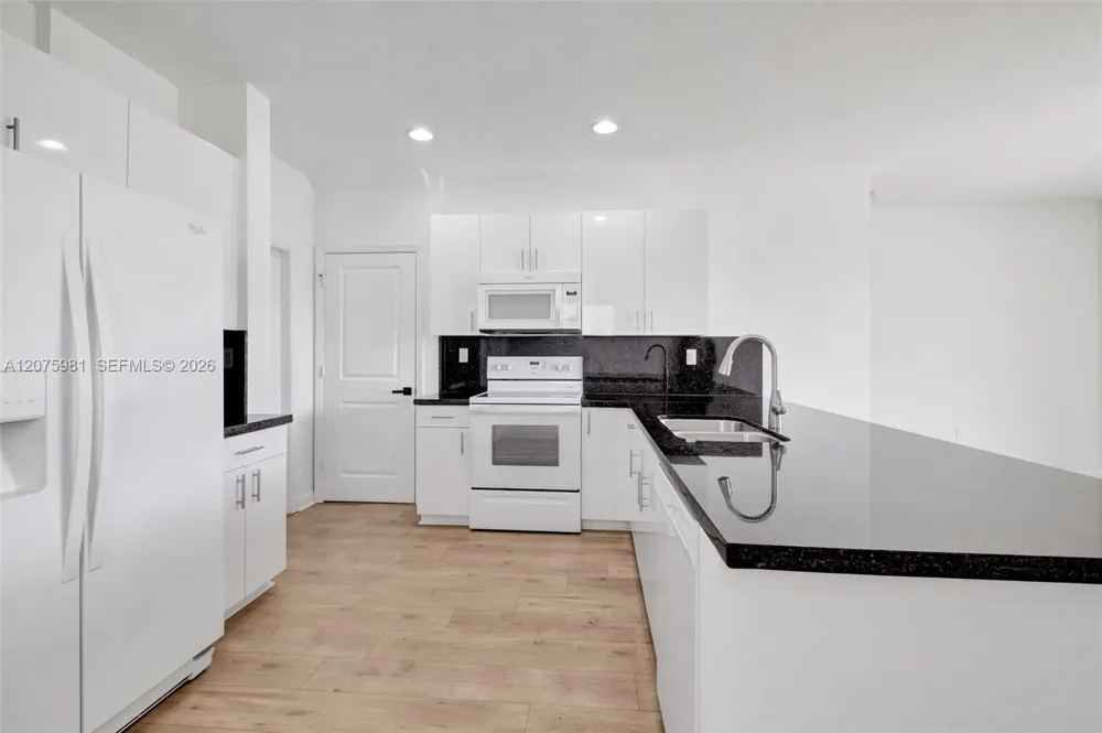 465 NE 194th Ter #465 Miami, FL 33179
