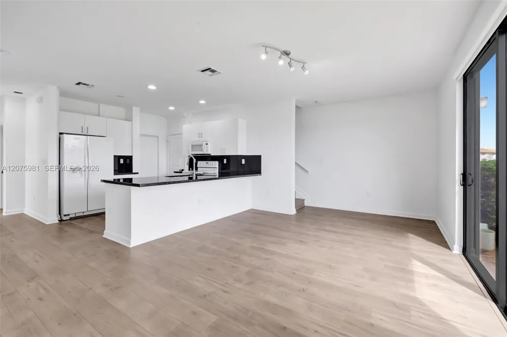 465 NE 194th Ter #465 Miami, FL 33179