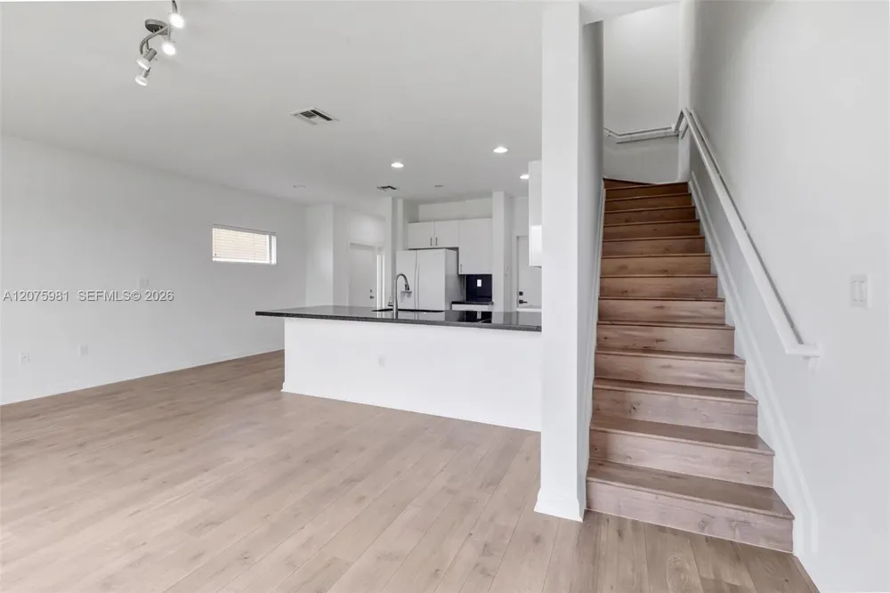 465 NE 194th Ter #465 Miami, FL 33179