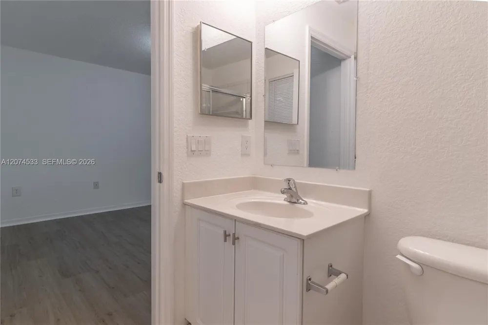 6061 SW 19th Ct North Lauderdale, FL 33068