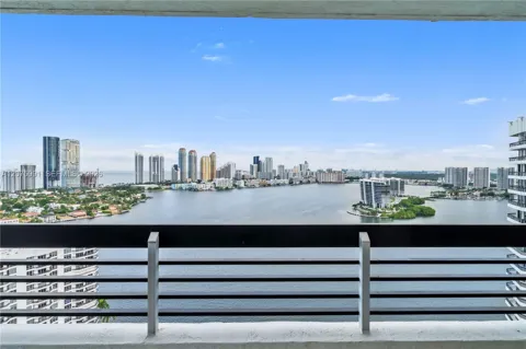 3530 Mystic Pointe Dr #3210