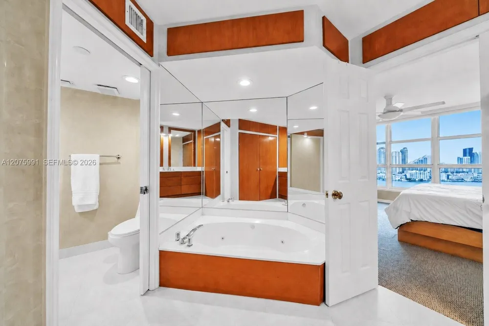 3530 Mystic Pointe Dr #3210 Aventura, FL 33180