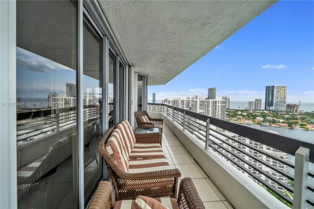 3530 Mystic Pointe Dr #3210 Aventura, FL 33180