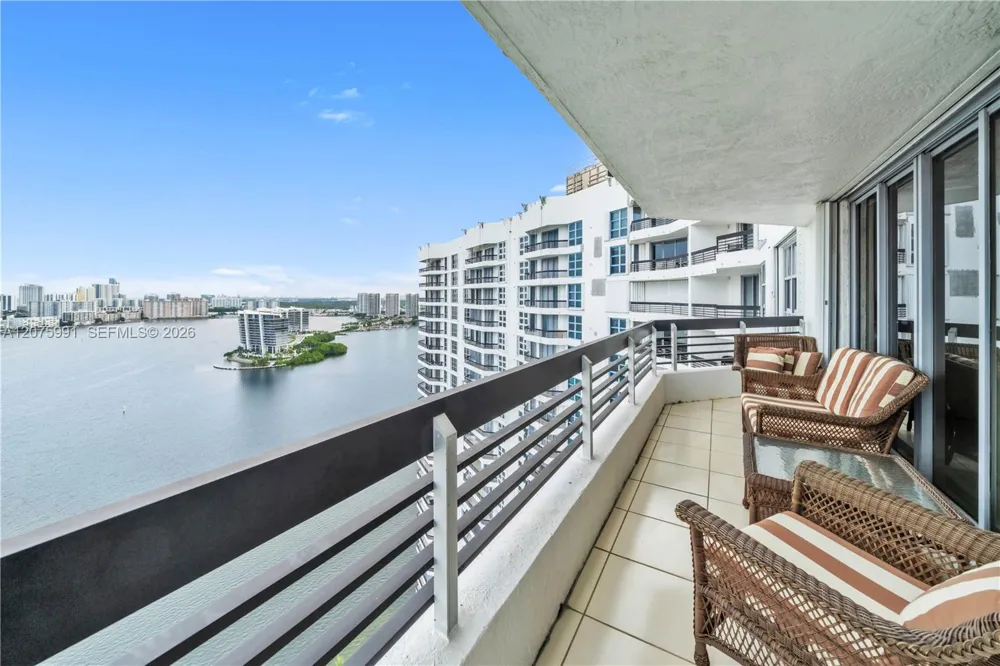 3530 Mystic Pointe Dr #3210 Aventura, FL 33180