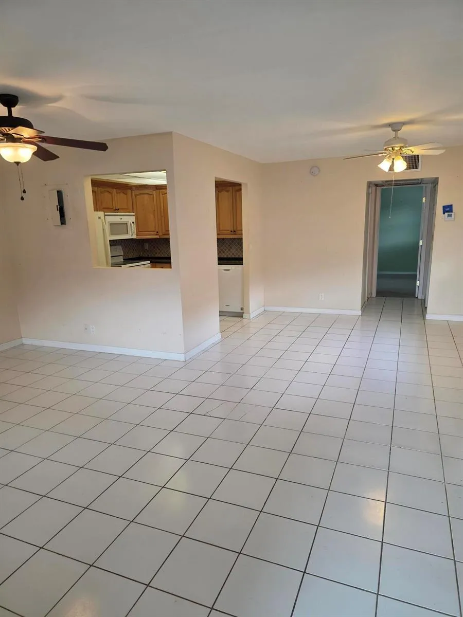 667 Saxony N Delray Beach, FL 33446