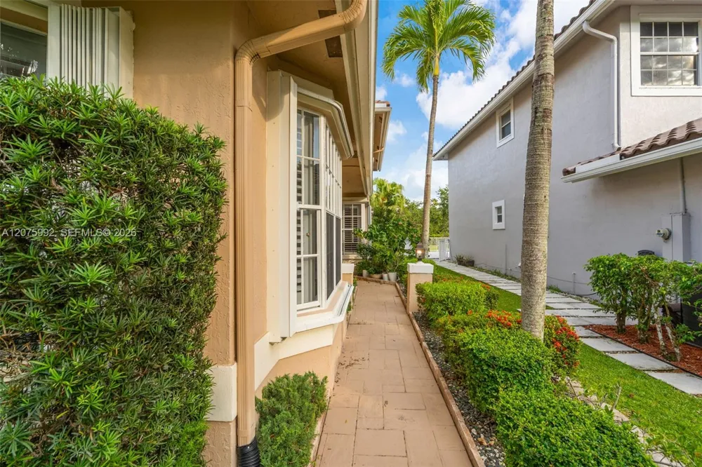 11834 Highland Pl Coral Springs, FL 33071