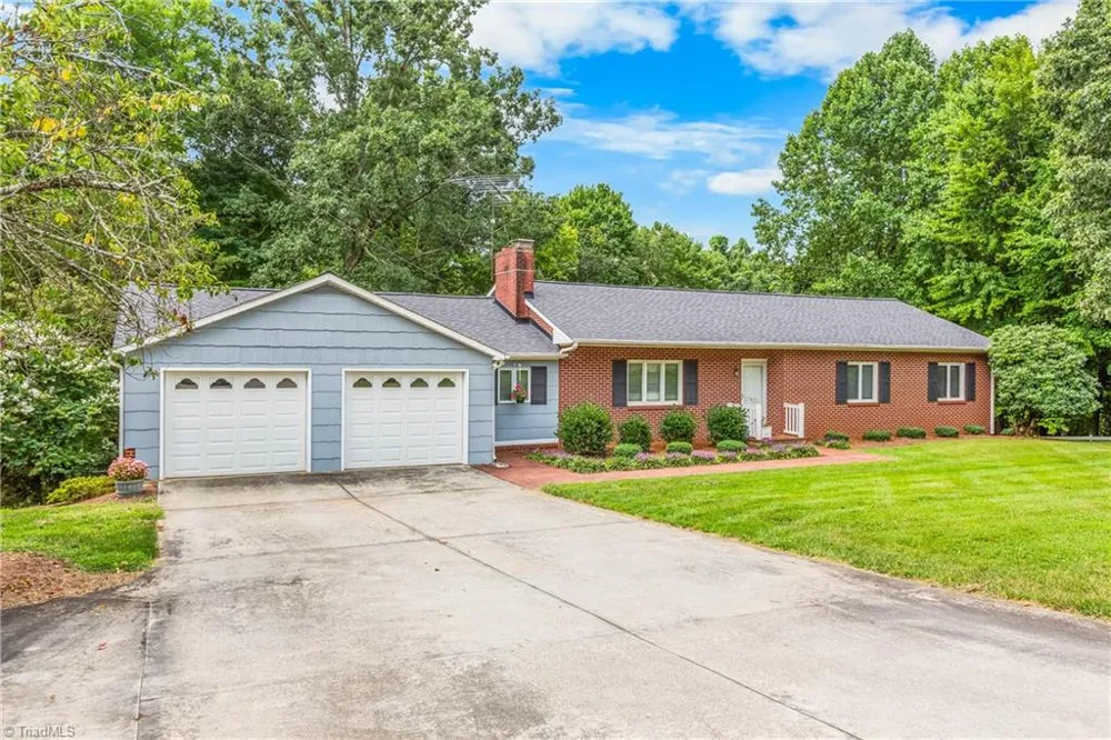 3748 Prides Road East Bend, NC 27018