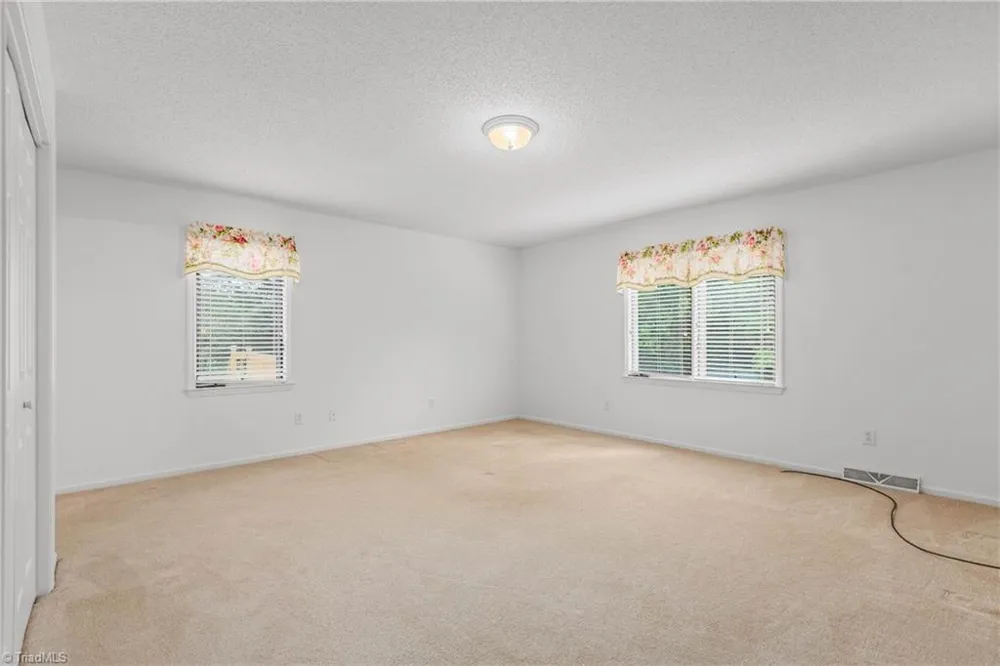 3748 Prides Road East Bend, NC 27018