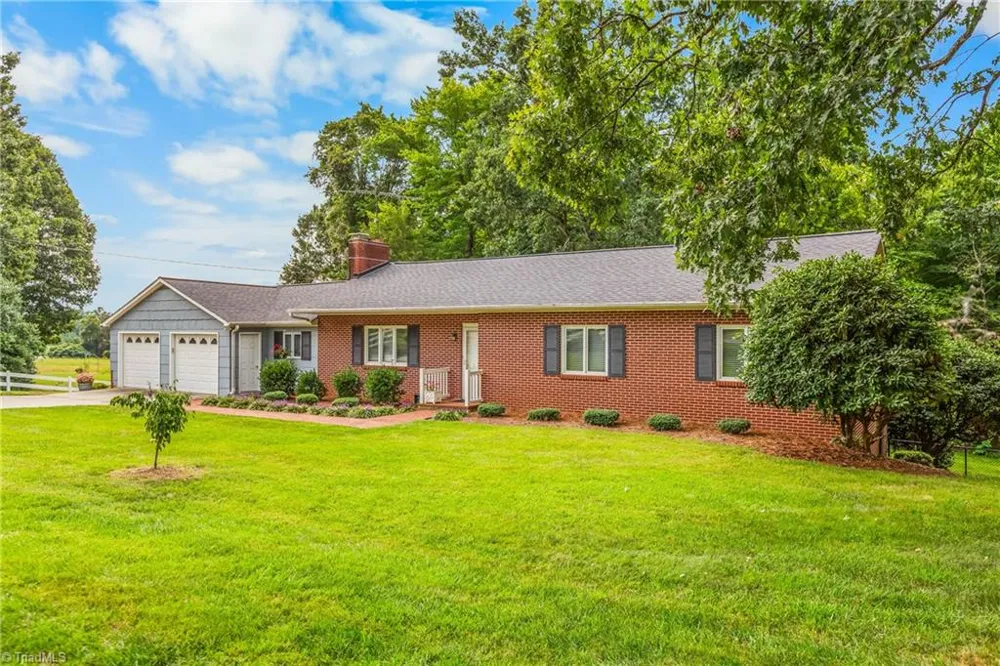 3748 Prides Road East Bend, NC 27018