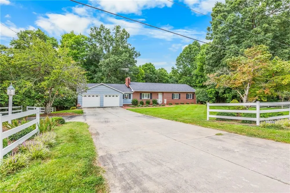 3748 Prides Road East Bend, NC 27018